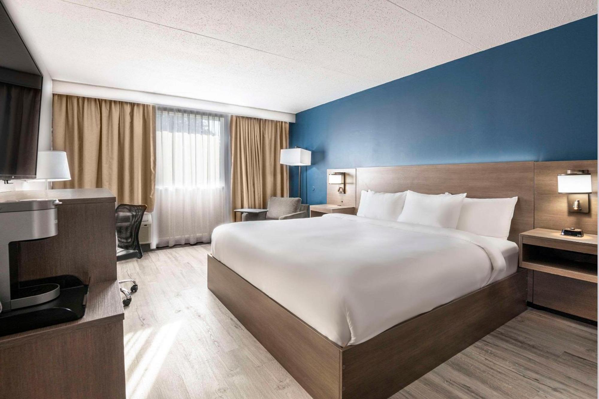 Comfort Suites Kingston Central Exterior foto