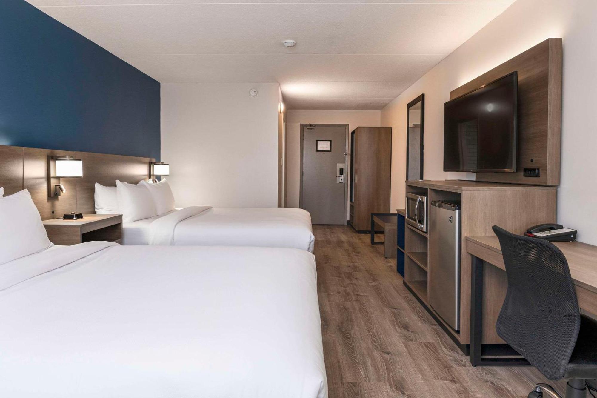 Comfort Suites Kingston Central Exterior foto